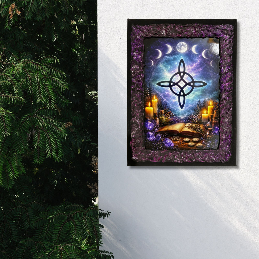 Cuadro altar mágico con símbolo nudo de bruja colgado en pared