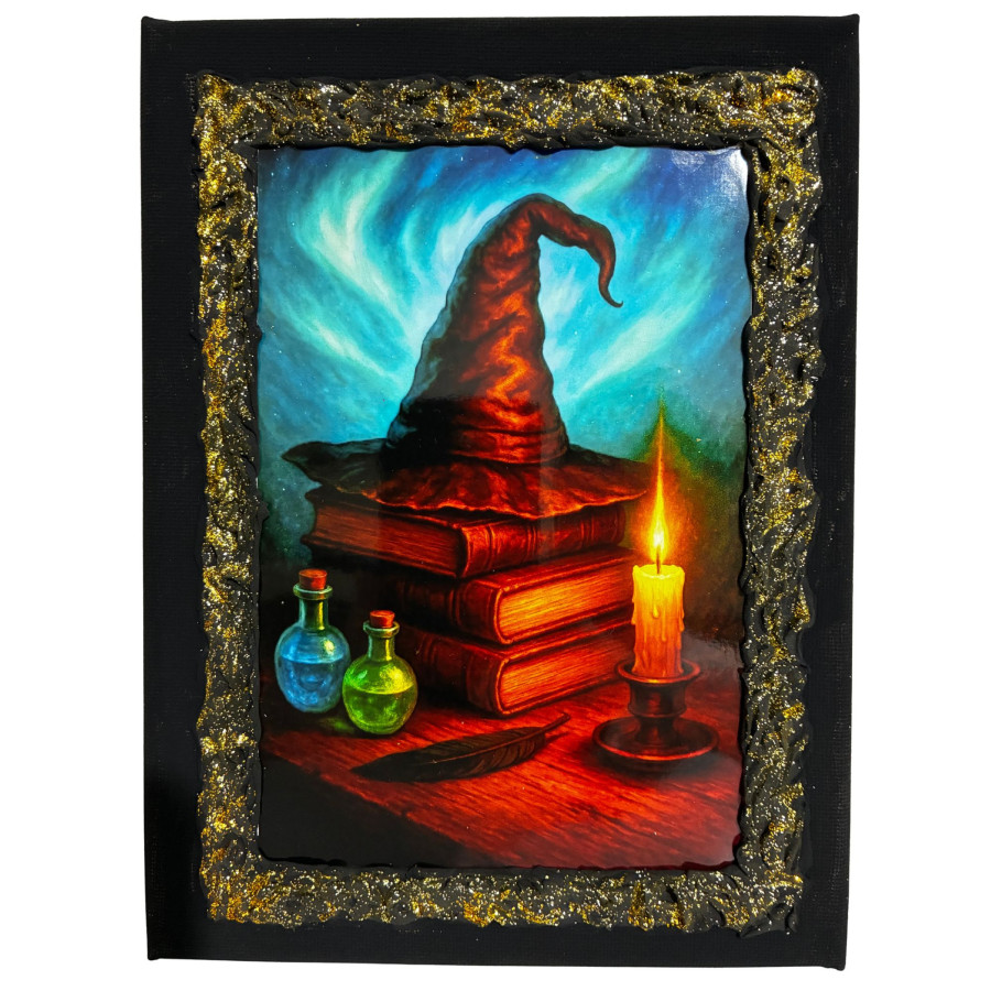 Cuadro sombrero de bruja sobre grimorios con vela y pociones en lienzo decorado a mano