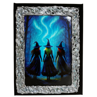 Cuadro tres brujas en la noche bajo luz mágica en lienzo decorado a mano
