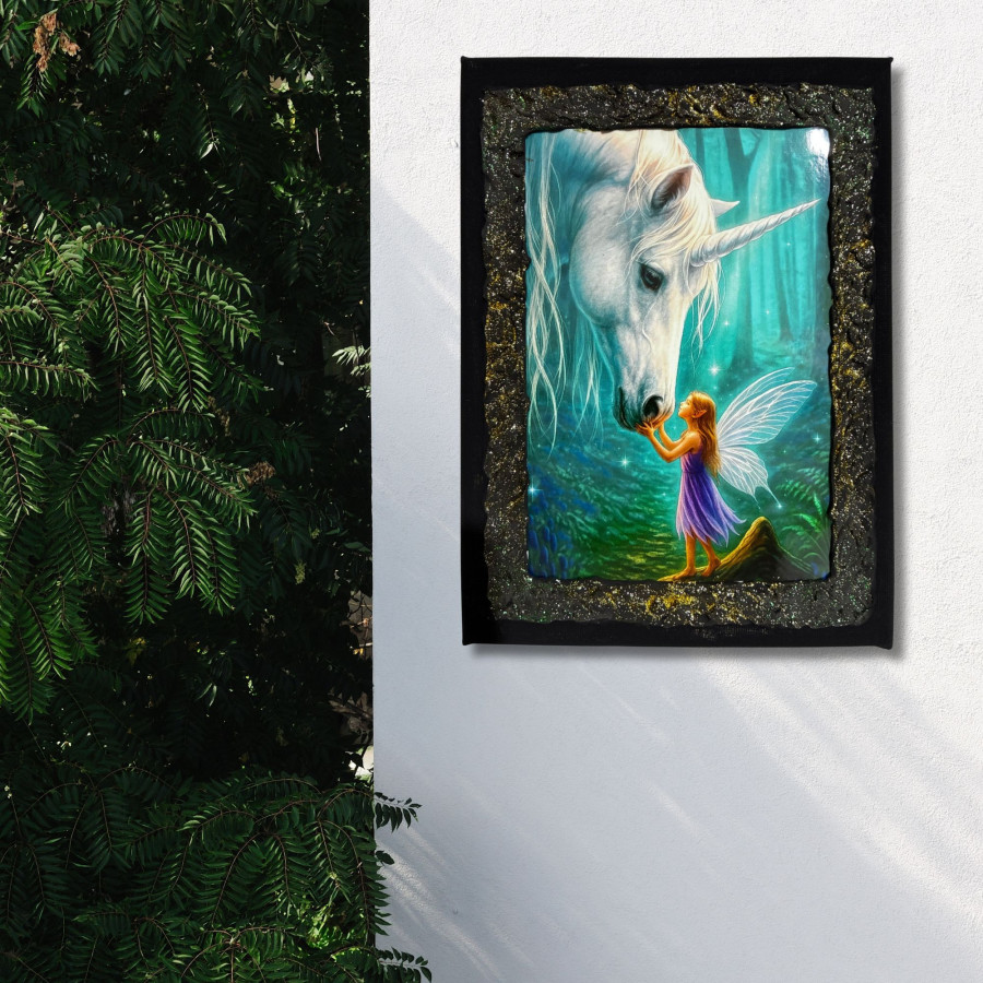 Cuadro unicornio y hada del bosque decorado a mano colgado en pared