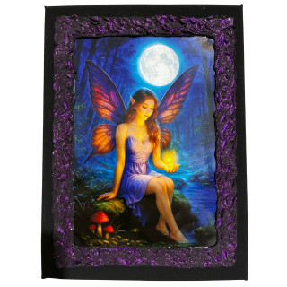 Cuadro hada del bosque bajo la luna sosteniendo luz mágica en lienzo decorado a mano
