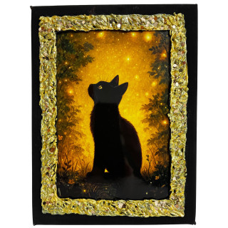 Cuadro gato negro entre luces y estrellas en bosque mágico