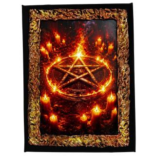 Cuadro pentagrama ritual rodeado de velas y fuego en altar esotérico