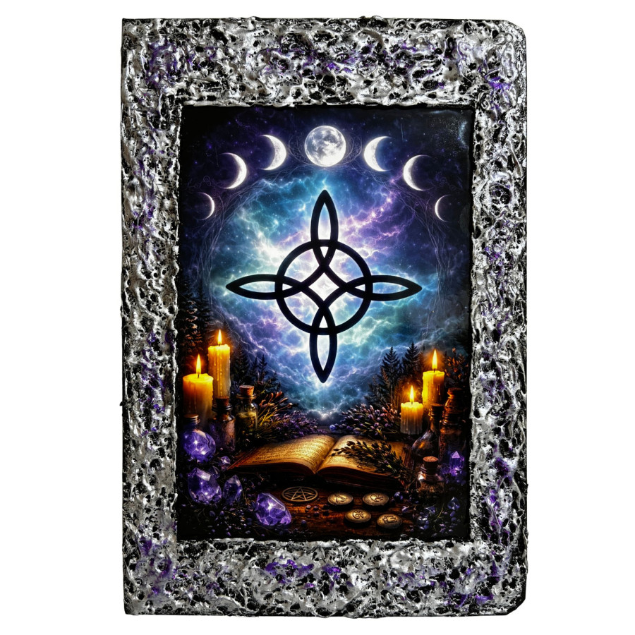 Libreta Nudo de Bruja y Fases Lunares con símbolo mágico, velas, cristales y altar esotérico